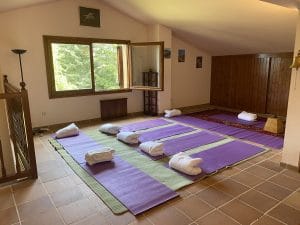 Chalet Alpino Can Mandena en Barcelona. Vista de la sala de Yoga