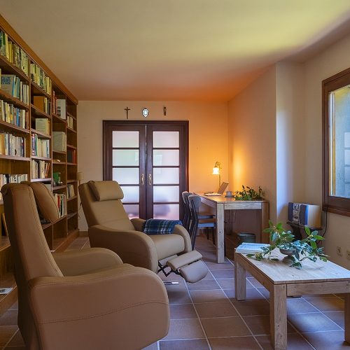 Chalet Alpino Can Mandena en Vallfogona del Ripollés. Barcelona. Salón biblioteca