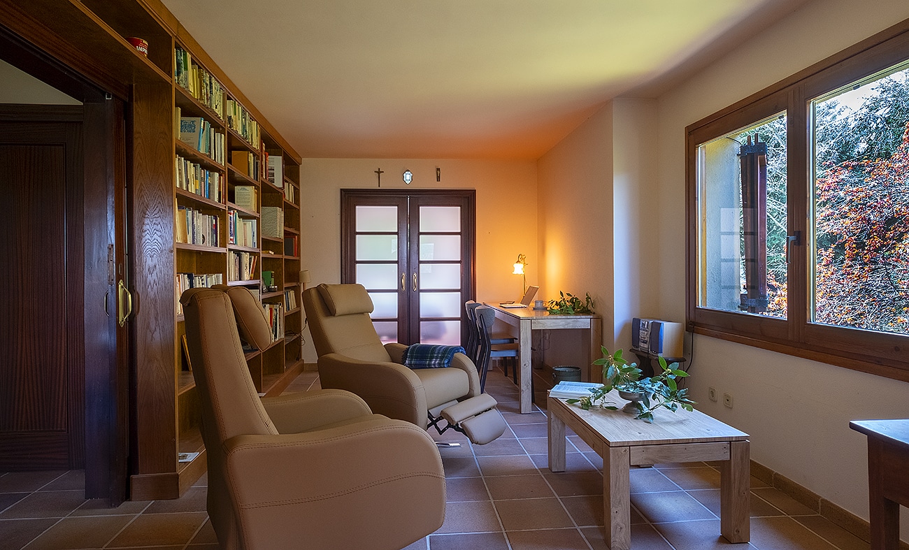 Chalet Alpino Can Mandena en Vallfogona del Ripollés. Barcelona. Salón biblioteca