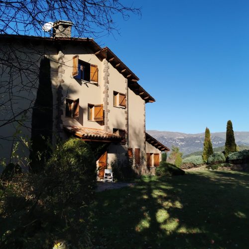 Chalet Alpino Can Mandena en Vallfogona del Ripollés. Barcelona. Fachada del chalet