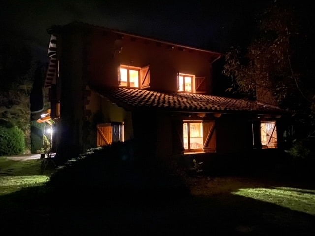 Chalet Alpino Can Mandena. Noche. Cara norte. Foto oficial